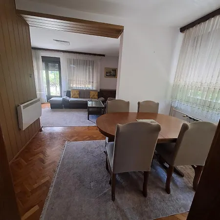 Behic Casa de Férias Bihać